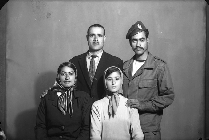 Members of the Palestinian resistance and family, 1980. Photo by Chafic el Soussi. Collection AIF/Chafic el Soussi. 