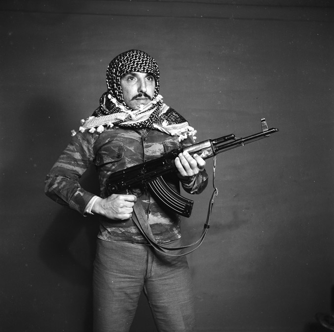 Zarif, Palestinian resistant, 1970-1972. Photo by Hashem Madani. Collection AIF/Hashem Madani. 