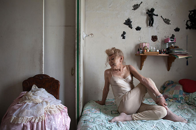 Samantha practices her daily yoga in her bedroom in Mexico City. Photo by Benedicte Deserus, 2015.  